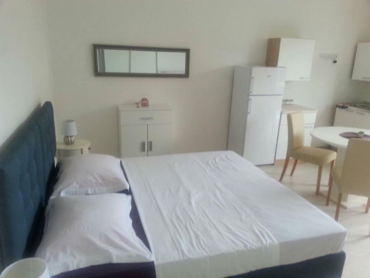 Family House Lise Apartment Млини Екстериор снимка