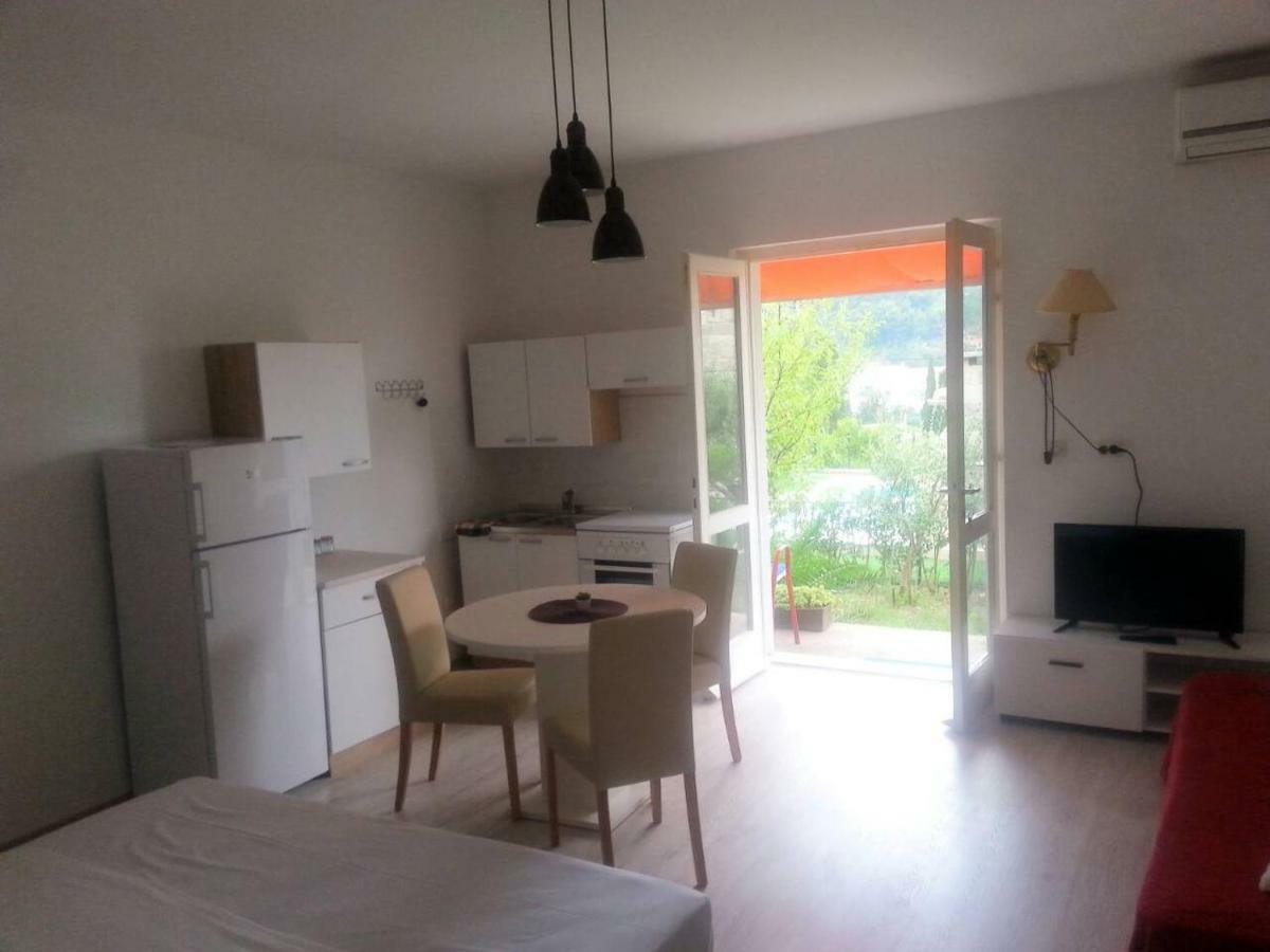 Family House Lise Apartment Млини Екстериор снимка